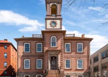 RI obtiene 750.000 dólares para restaurar la Antigua Casa del Estado y el Desfile