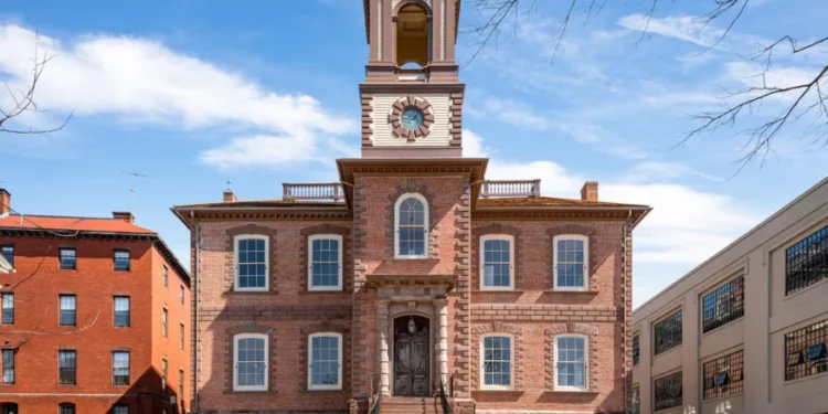 RI obtiene 750.000 dólares para restaurar la Antigua Casa del Estado y el Desfile