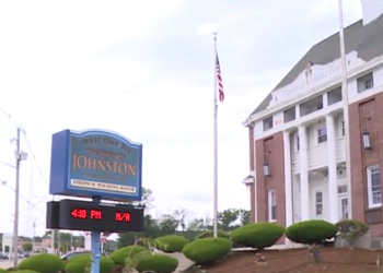 Johnston avanza en la supervisión de un distrito escolar en apuros