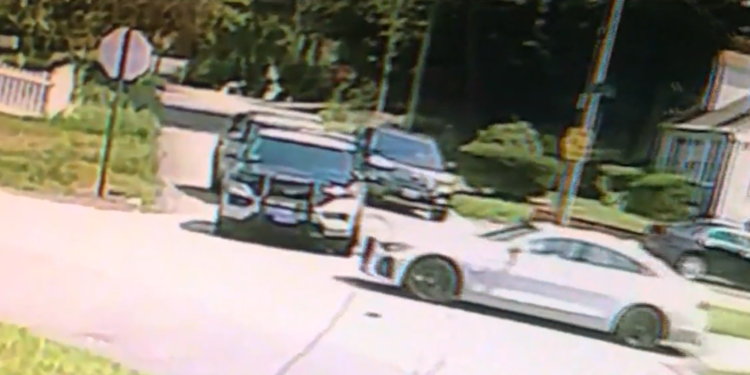 Policia: Hombre detenido después de chocar coche robado en Providence