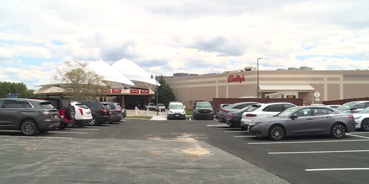 Mujer acusada de la muerte de un perro en un coche caliente en Bally’s Twin River