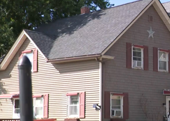 Detectives encuentran $ 6K en la casa del empleado después de atraco a un banco