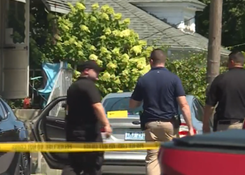 Policía: Mujer baleada por su novio en West Warwick