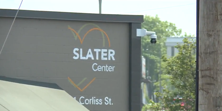 Los reguladores de la marihuana de RI revisan las finanzas de Slater tras un cheque sin fondos y retrasos en los pagos