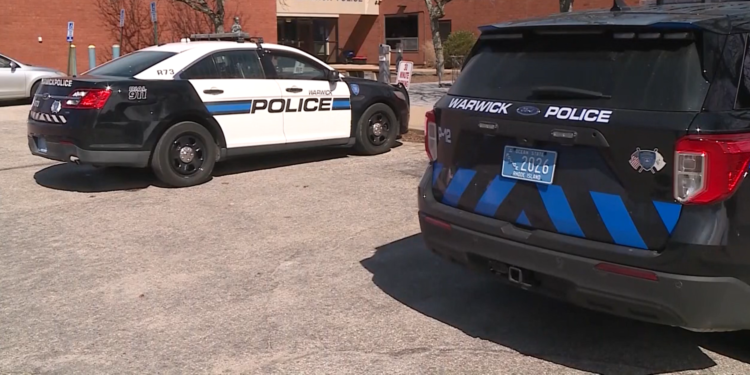 Sargento de policía de Warwick acusado de agredir a un hombre esposado