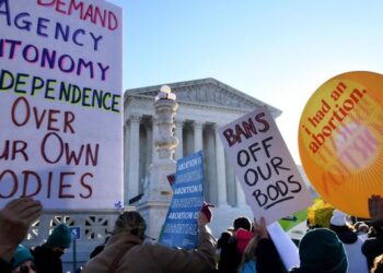 Casi 70% de los estadounidenses opina que el aborto debería ser legal en los primeros 3 meses de embarazo, según Gallup