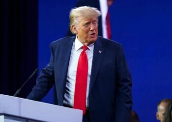 Los abogados de Trump piden retrasar el juicio por los documentos de Mar-a-Lago