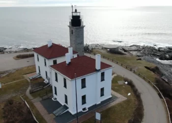 Se espera que RI asuma la propiedad de 3 faros históricos