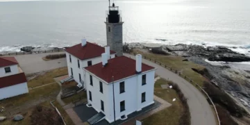 Se espera que RI asuma la propiedad de 3 faros históricos