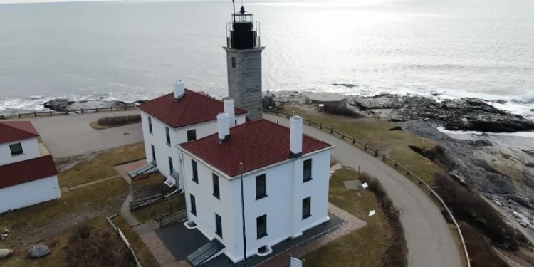 Se espera que RI asuma la propiedad de 3 faros históricos