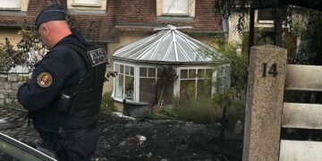 Atacan en Francia casa de alcalde en quinto día de protestas