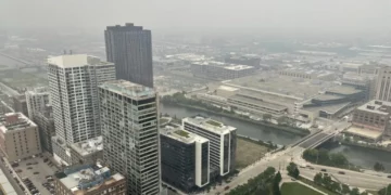 El humo de los incendios forestales canadienses vuelve a cubrir el Medio Oeste