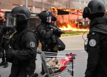 3 claves para entender los violentos disturbios en Francia que dejaron miles de arrestos tras la muerte de un adolescente a manos de la policía