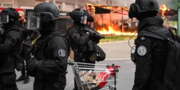 3 claves para entender los violentos disturbios en Francia que dejaron miles de arrestos tras la muerte de un adolescente a manos de la policía