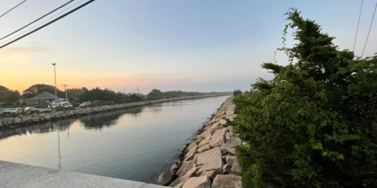 Hallan el cuerpo de un nadador de 15 años desaparecido en Westerly