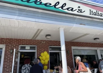 Warwick recauda fondos para un niño de 3 años con un extraño cáncer