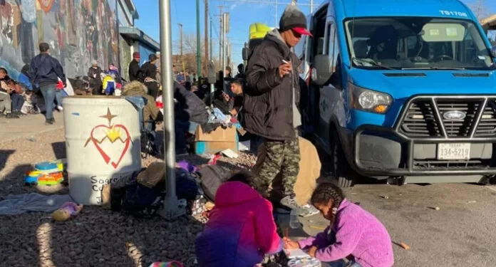 La Casa Blanca denunció el trato inhumano de las autoridades fronterizas de Texas contra migrantes