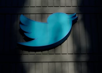 Elon dice que Twitter cambiará el logo a una X del pájaro