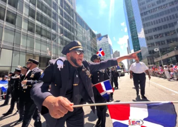 Dominicanos se toman la sexta Avenida para celebrar su orgullo por todo lo alto