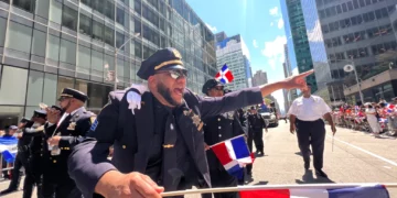 Dominicanos se toman la sexta Avenida para celebrar su orgullo por todo lo alto