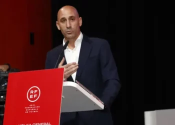 “No voy a dimitir”: Rubiales da marcha atrás y se queda en la Federación a pesar del polémico beso a Jenni Hermoso
