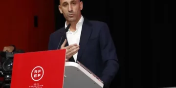 “No voy a dimitir”: Rubiales da marcha atrás y se queda en la Federación a pesar del polémico beso a Jenni Hermoso