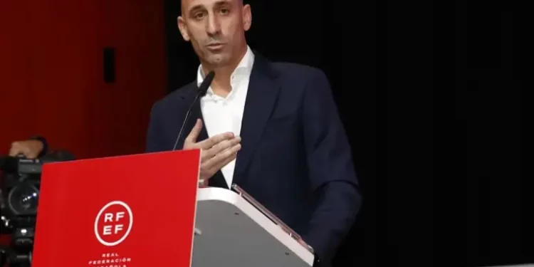 “No voy a dimitir”: Rubiales da marcha atrás y se queda en la Federación a pesar del polémico beso a Jenni Hermoso