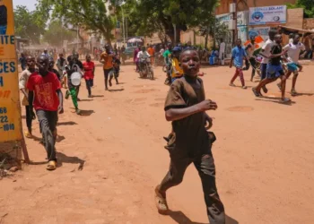 Los golpistas de Níger dicen que procesarán por «alta traición» al depuesto presidente Mohamed Bazoum