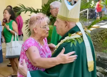 El gobernador de Hawai advierte de que podría haber decenas de muertos tras los incendios forestales en Maui