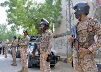 Un coche bomba mata al menos a siete personas en Pakistán