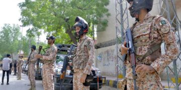 Un coche bomba mata al menos a siete personas en Pakistán