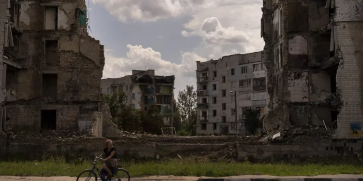 Una emblemática iglesia ucraniana es alcanzada por un bombardeo ruso