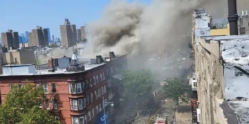Tres niños hospitalizados en condición crítica por incendio en Brooklyn