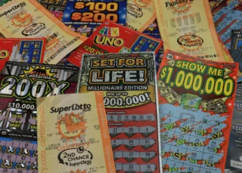 Ganó $390 mil en la lotería gracias a que jugó durante 7 años con números de las fechas de cumpleaños de su familia