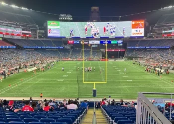 El Gillette Stadium estrena nueva pizarra de vídeo durante los entrenamientos de los Patriots