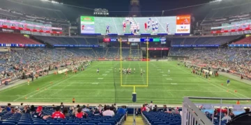 El Gillette Stadium estrena nueva pizarra de vídeo durante los entrenamientos de los Patriots