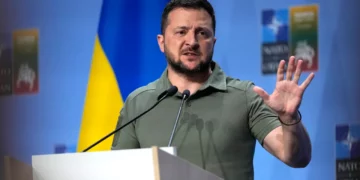 Un buque de guerra ruso es alcanzado por un ataque de drones navales ucranianos, según las autoridades ucranianas