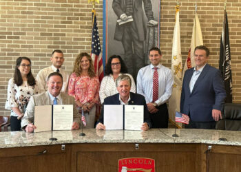 McKee anuncia 3,8 millones de dólares en subvenciones para Learn365RI