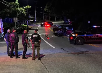 Dos heridos en un choque frontal en Warwick