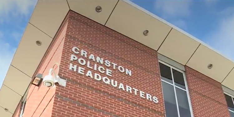 Agente de policía de Cranston acusado de agresión doméstica