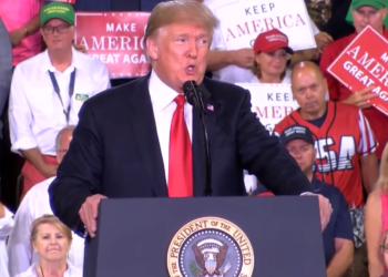 Trump fulmina a la selección femenina de fútbol «woke» de EEUU tras su abandono en el Mundial