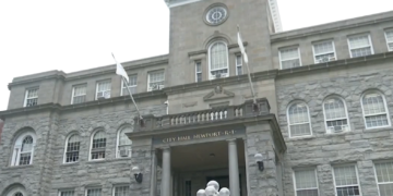 Líderes municipales: El proyecto de sustitución del instituto de Newport supera en millones el presupuesto