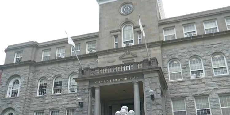 Líderes municipales: El proyecto de sustitución del instituto de Newport supera en millones el presupuesto