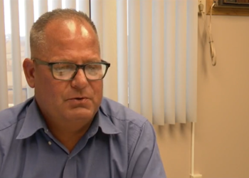 Empleado de Warwick acusado de agresión simple tras la denuncia de un compañero de trabajo