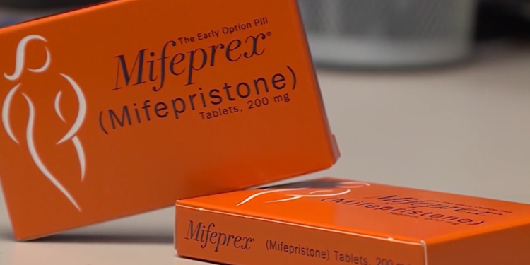 Un tribunal federal de apelaciones falla a favor de las restricciones a la píldora abortiva