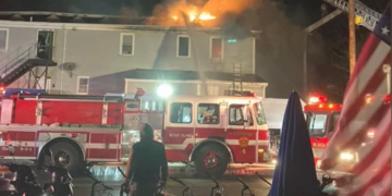 Los visitantes de Block Island reaccionan tras el aparatoso incendio de un hotel