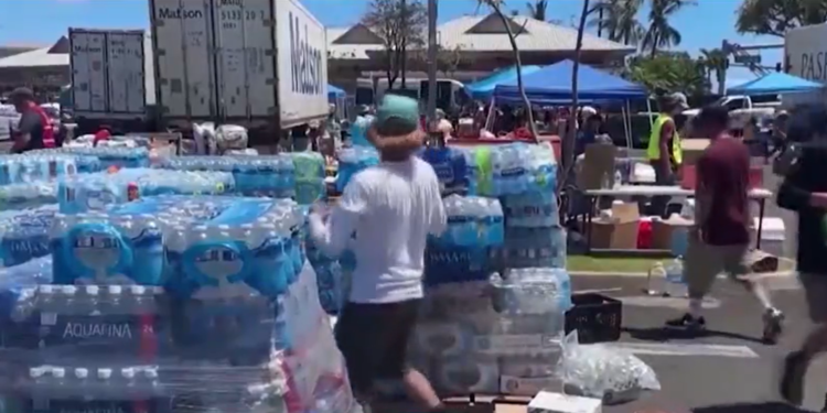 Biden afirma que el Gobierno federal ayudará a Maui «durante el tiempo que sea necesario» para recuperarse del incendio forestal