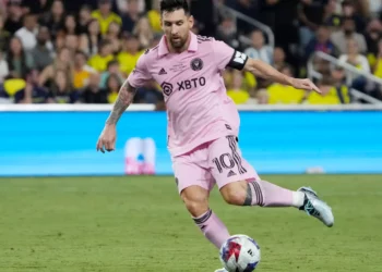 Messi no es el primero en transformar un club