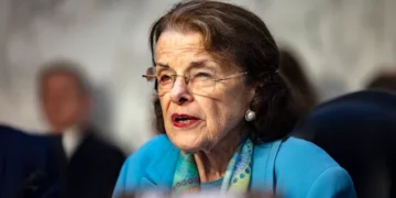 La senadora Dianne Feinstein, de 90 años, sufre una caída en su casa y acude al hospital, pero sus escáneres no revelan nada, según su oficina