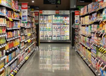 Niña desapareció de un supermercado en Nueva York; su madre y un amigo mayor detenidos